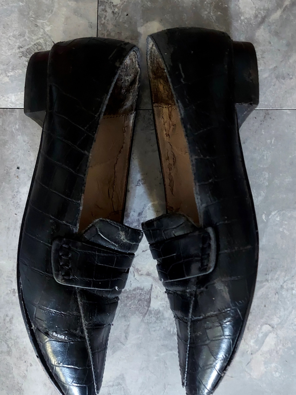 Used Classic Black Croc-Embossed Pointed Toe Women's Flats